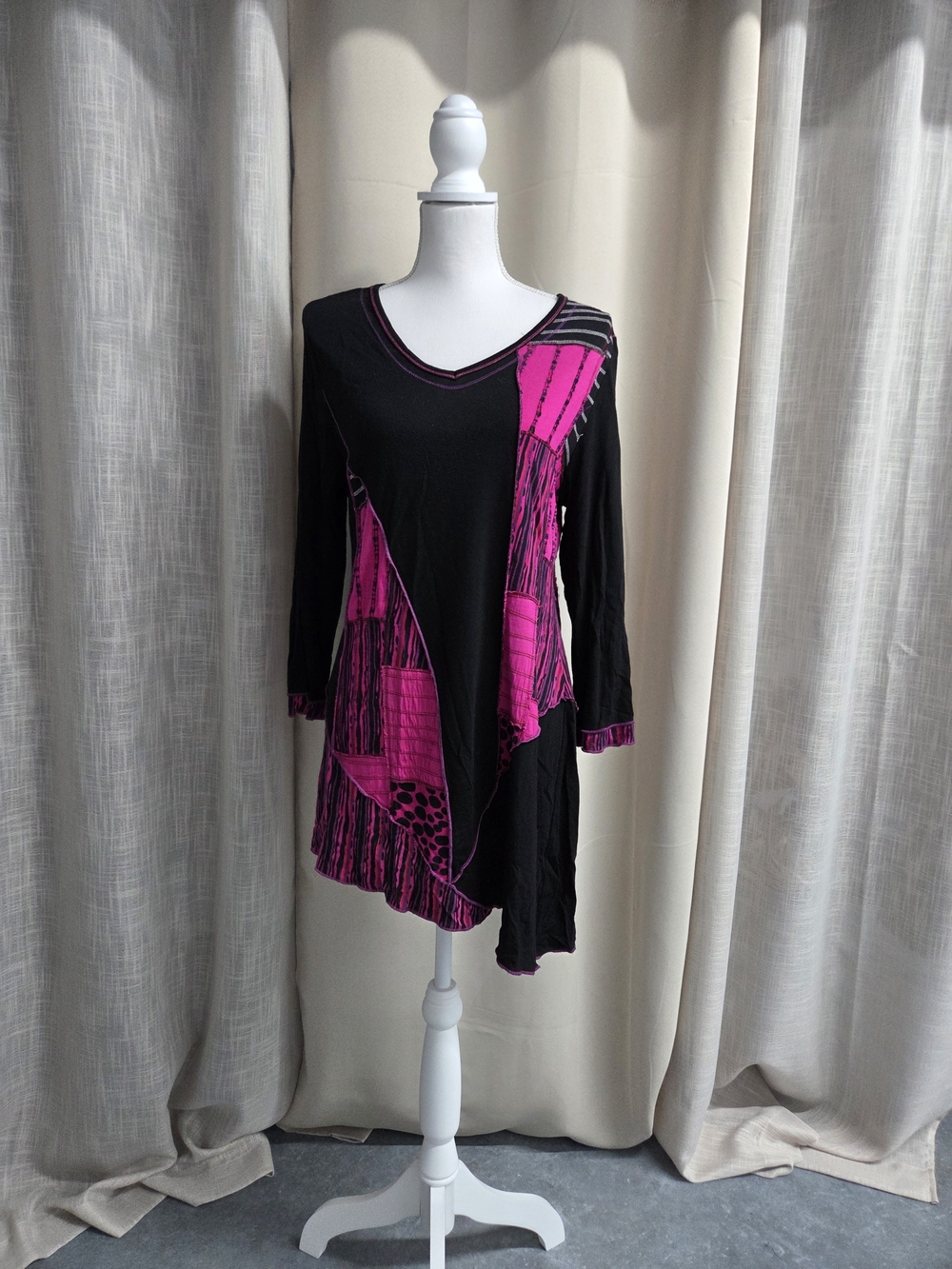 Parsley & Sage Black Tunic Top with Magenta Patchwork Feminine Size M - Picture 2 of 5